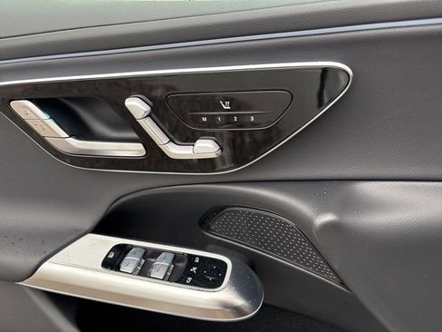 Used 2025 Mercedes-Benz E 350 4MATIC Sedan image 23