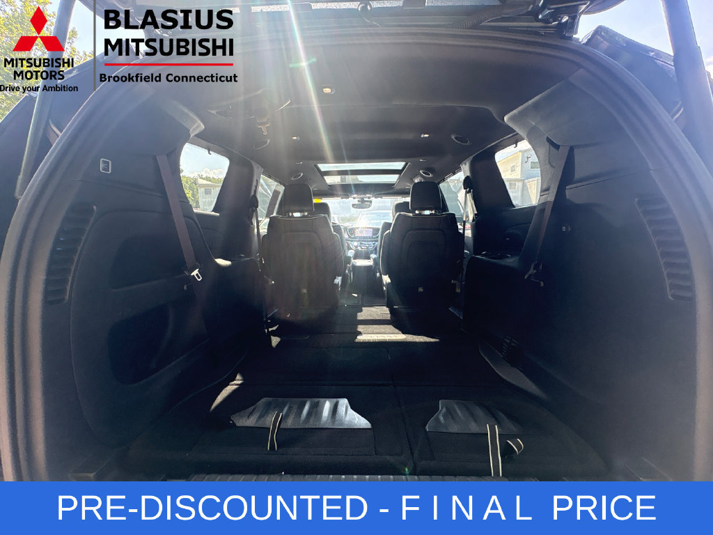 Used 2023 Chrysler Pacifica Limited w/ S Appearance Package FWD image 35