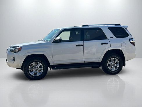 Used 2021 Toyota 4Runner SR5 Premium w/ Moonroof Package AWD/4WD image 8