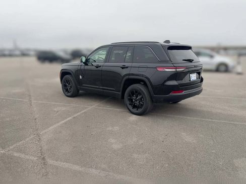 New 2026 Jeep Grand Cherokee Altitude image 8