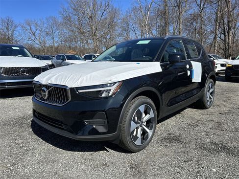 New 2025 Volvo XC40 B5 Core w/ Protection Package Premier image 4