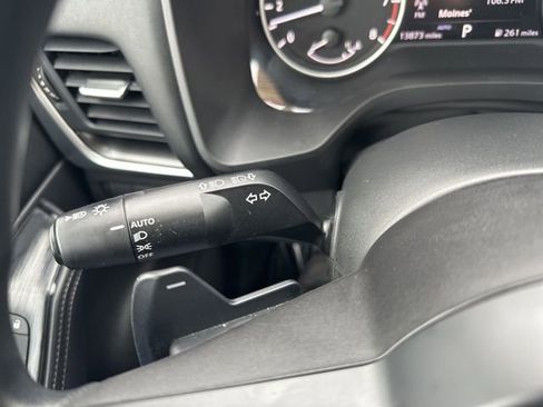 Used 2024 Nissan Rogue SV image 32