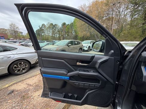 Used 2025 Toyota Tacoma TRD Off-Road AWD/4WD image 18
