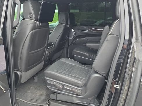 Used 2023 Cadillac Escalade ESV Premium Luxury Platinum AWD/4WD image 6