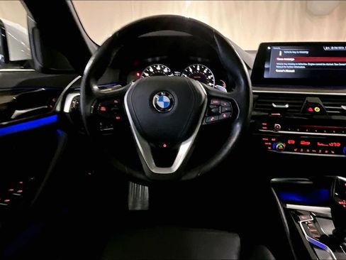 Used 2018 BMW 530i xDrive w/ Premium Package AWD/4WD image 9