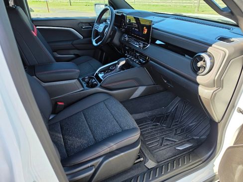 Used 2024 Chevrolet Colorado Z71 w/ Z71 Convenience Package 2 AWD/4WD image 23