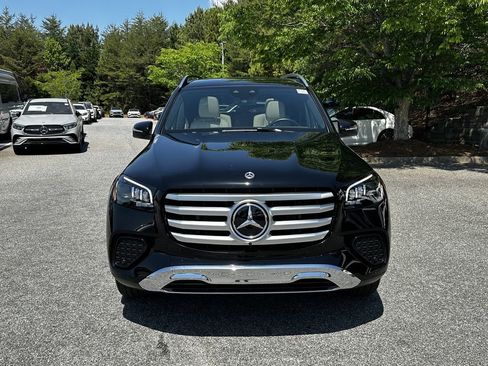 Used 2025 Mercedes-Benz GLS 450 4MATIC image 3
