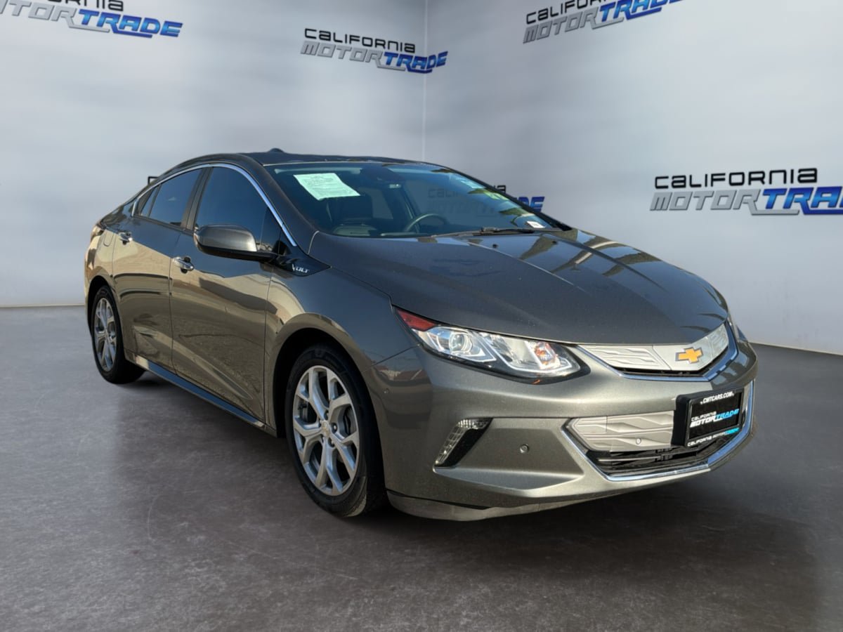 Used 2017 Chevrolet Volt Premier w/ Driver Confidence II Package FWD image 3