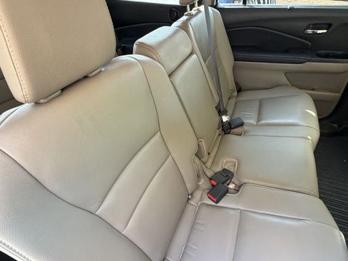 Used 2017 Honda Pilot Touring image 39
