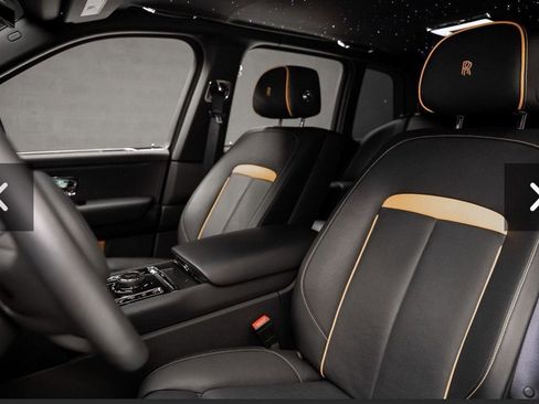 Used 2025 Rolls-Royce Cullinan Black Badge image 2