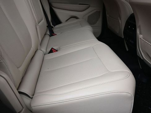 Used 2024 Jeep Grand Cherokee Limited w/ Luxury Tech Group II image 24