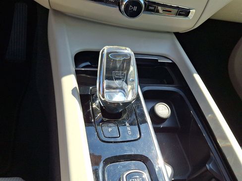 Certified 2023 Volvo XC60 T8 Ultimate w/ Climate Package AWD/4WD image 16