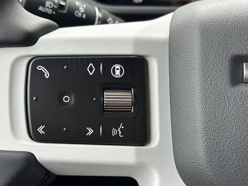 Used 2026 Land Rover Defender 130 X-Dynamic SE AWD/4WD image 27