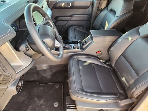 New 2025 Ford Bronco Outer Banks image 9