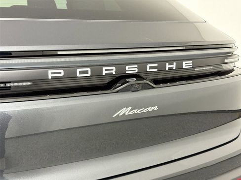 Certified 2025 Porsche Macan Electric RWD image 17