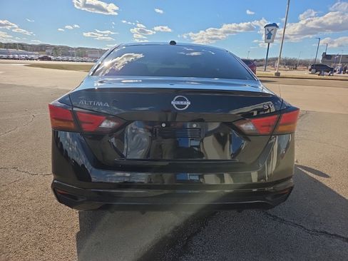 Used 2024 Nissan Altima 2.5 SV image 6