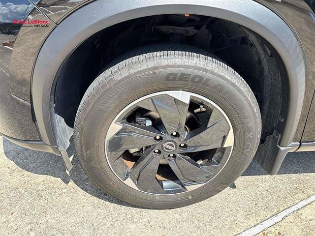 Certified 2024 Nissan Rogue SV FWD image 4