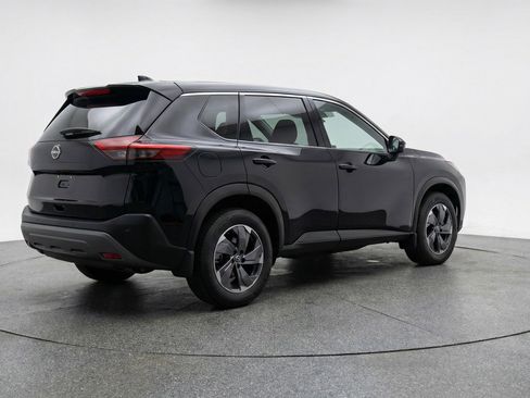 Used 2025 Nissan Rogue SV image 9