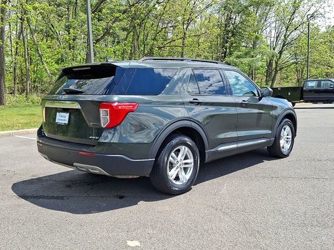 Certified 2022 Ford Explorer XLT w/ Equipment Group 202A AWD/4WD image 9