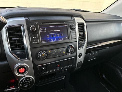 Used 2019 Nissan Titan SV AWD/4WD image 17