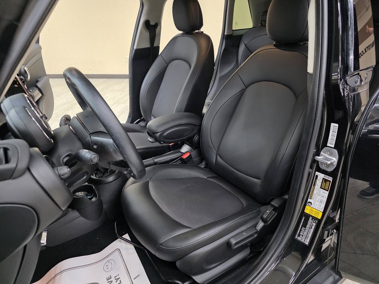 Used 2018 MINI Cooper 4-Door Hardtop w/ Signature Line Package FWD image 15