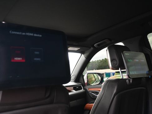 Used 2023 GMC Yukon Denali Ultimate image 6