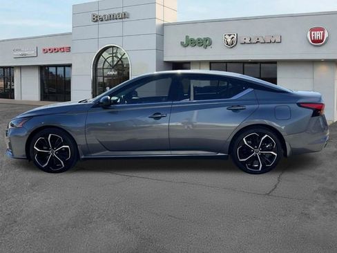 Used 2023 Nissan Altima 2.5 SR w/ SR Premium Package FWD image 4