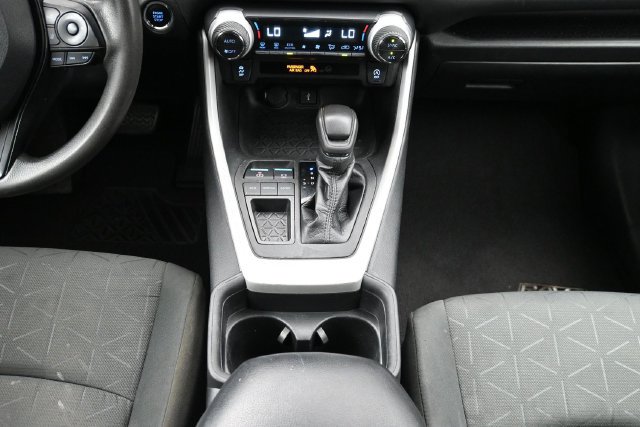 Used 2021 Toyota RAV4 XLE w/ Convenience Package FWD image 24