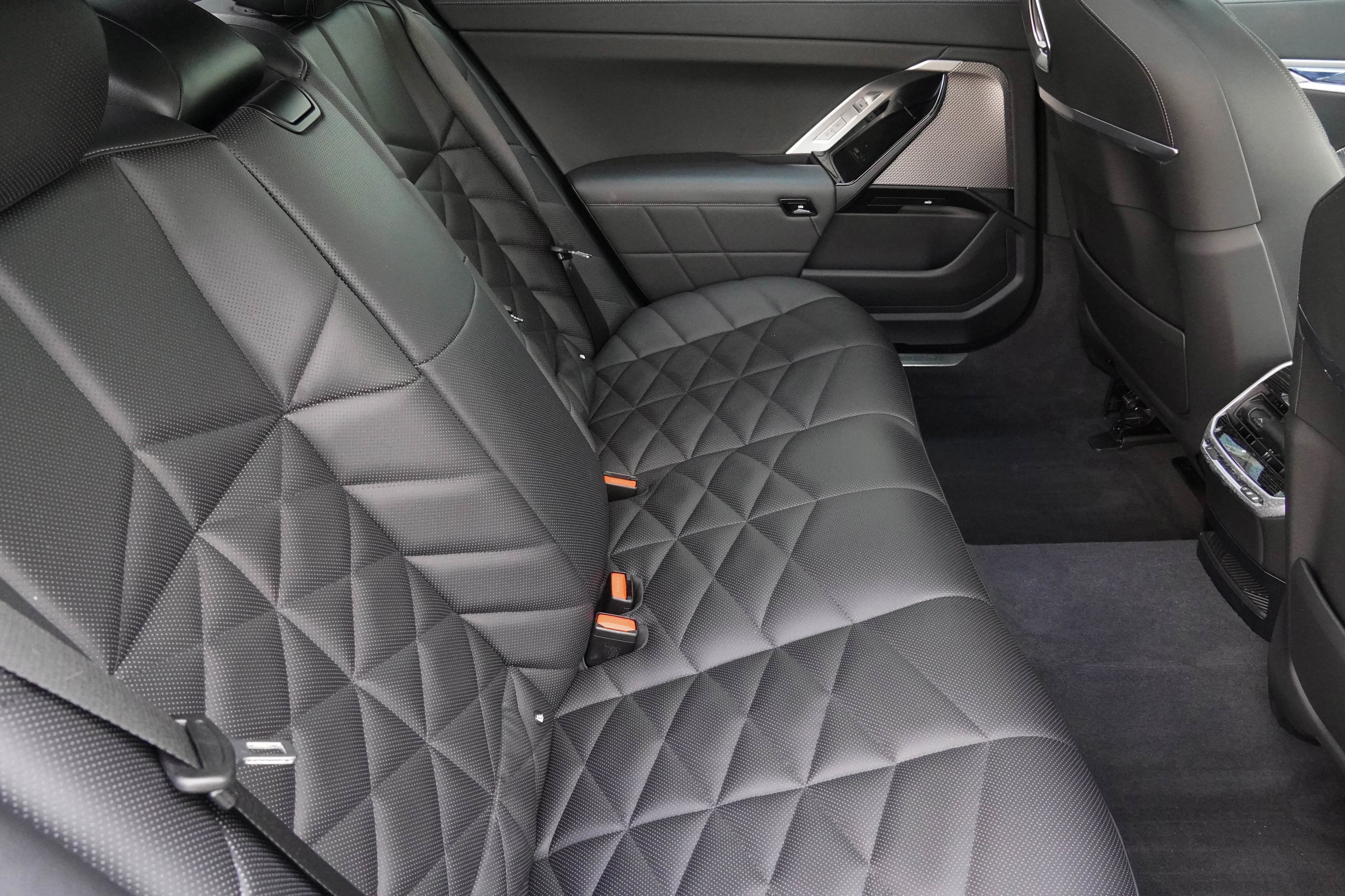 Used 2023 BMW 740i RWD image 36