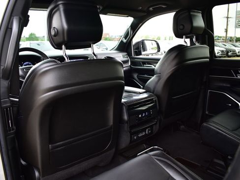Used 2022 Jeep Wagoneer Series III w/ Flexible Seating Group AWD/4WD image 26