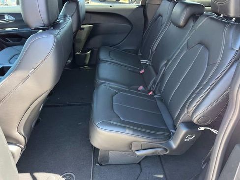 New 2026 Chrysler Pacifica Select image 9