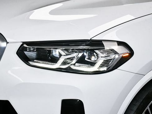 Used 2023 BMW X4 xDrive30i w/ M Sport Package AWD/4WD image 73