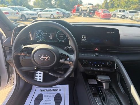 Used 2026 Hyundai Elantra SEL FWD image 12