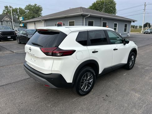Used 2023 Nissan Rogue S FWD image 3
