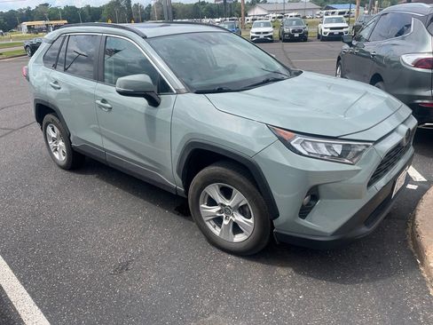 Used 2019 Toyota RAV4 XLE AWD/4WD image 1