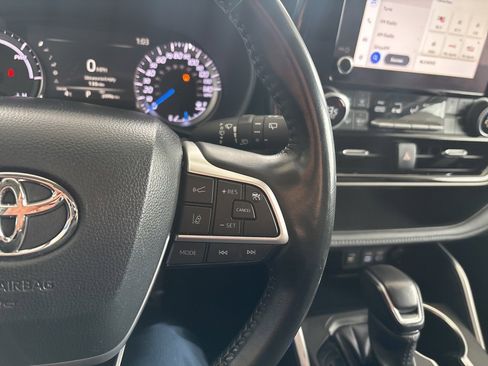 Used 2024 Toyota Highlander LE image 13