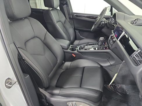 New 2026 Porsche Macan image 27