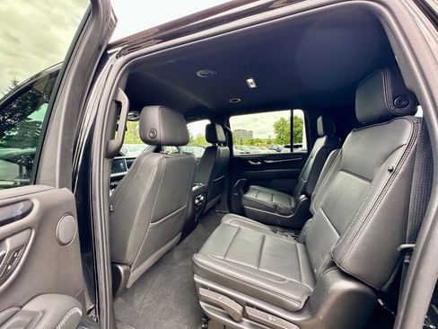 Used 2022 GMC Yukon XL Denali image 15