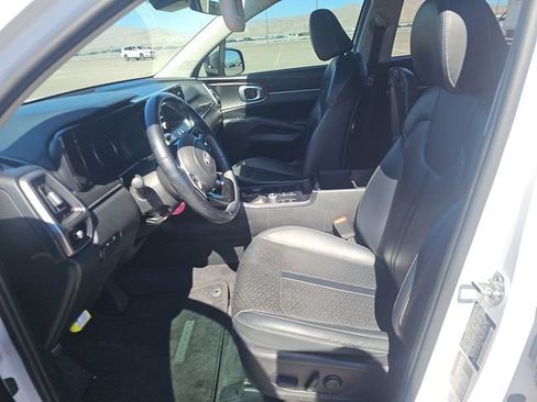 Used 2021 Kia Sorento S image 9