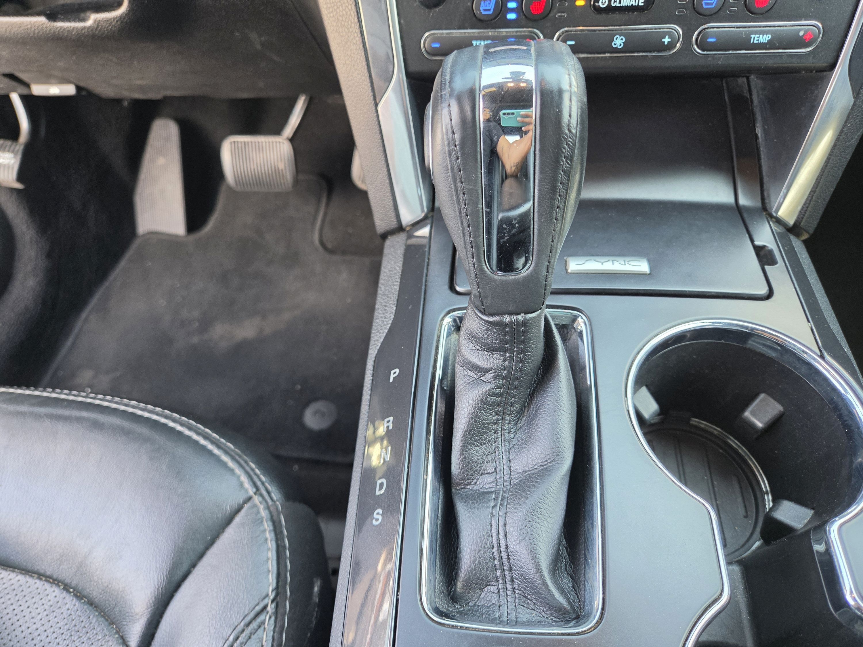 Used 2019 Ford Explorer Limited w/ Ford Safe & Smart Package FWD image 15