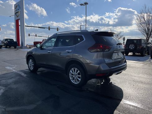 Used 2018 Nissan Rogue SV image 7