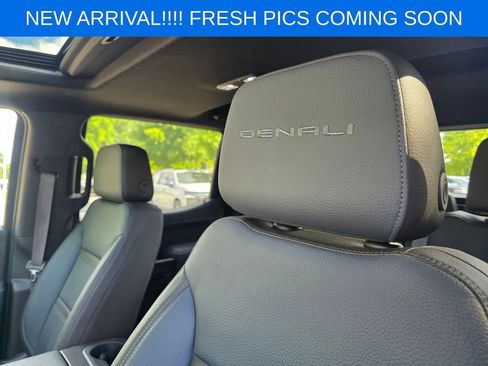 Used 2022 GMC Sierra 1500 Denali w/ Denali Reserve Package AWD/4WD image 10