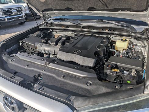 Used 2020 Toyota 4Runner SR5 image 33