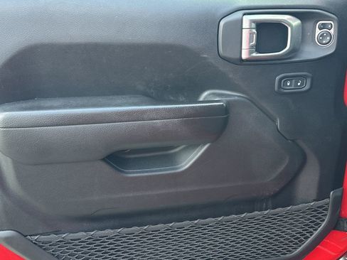 Used 2022 Jeep Gladiator Sport image 10