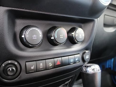 Used 2016 Jeep Wrangler Unlimited Sahara w/ Connectivity Group image 16