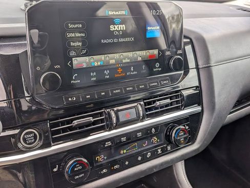 Used 2024 Nissan Pathfinder SL w/ SL Premium Package image 7