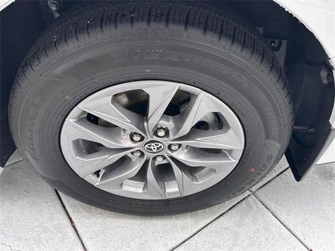 Certified 2025 Toyota Sienna XLE image 25