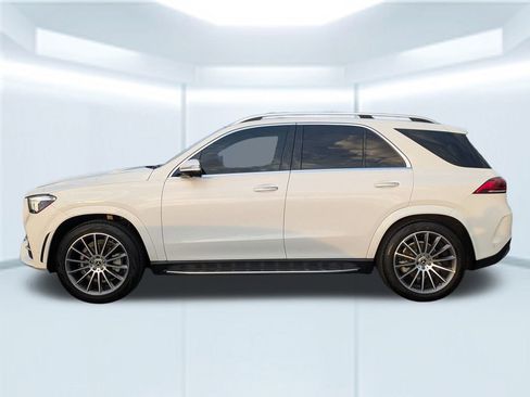 Used 2022 Mercedes-Benz GLE 350 w/ AMG Line Exterior image 2