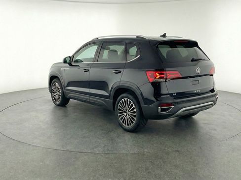 Used 2025 Volkswagen Taos SE FWD image 6