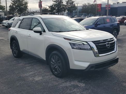 Certified 2022 Nissan Pathfinder SV w/ SV Premium Package image 3